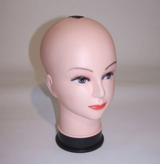 Продается ветрины и манекены