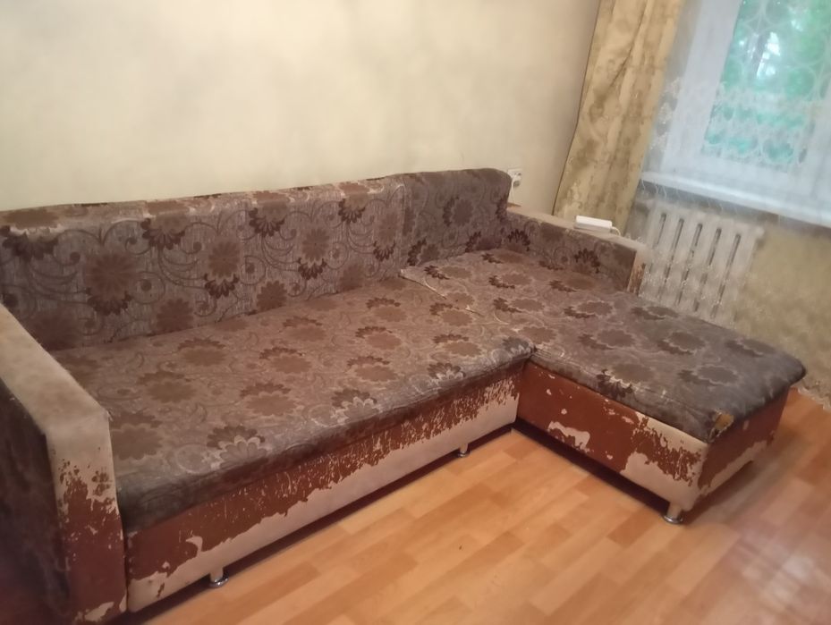 Отдам диван дарои