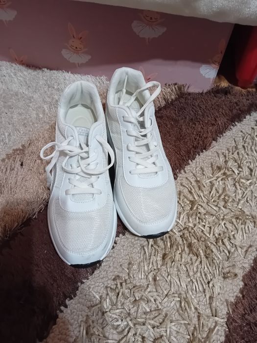 De vânzare adidasi damă noi