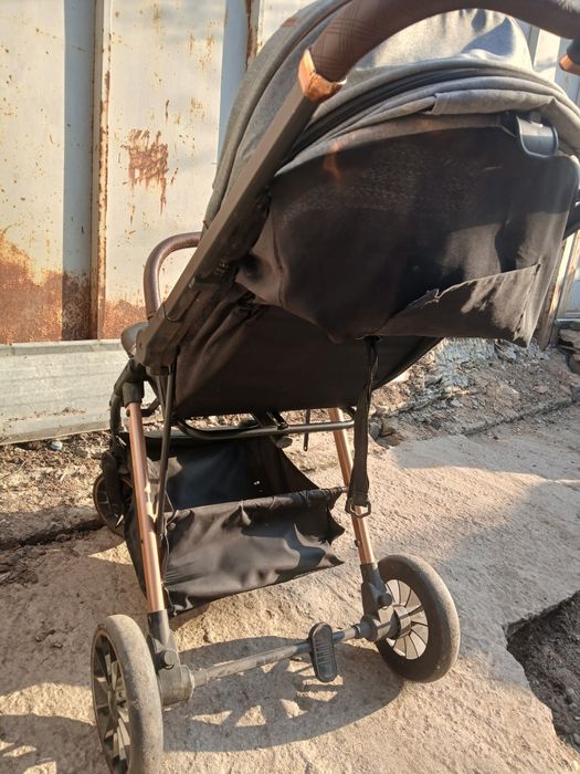 Коляска с незначительными дефектами