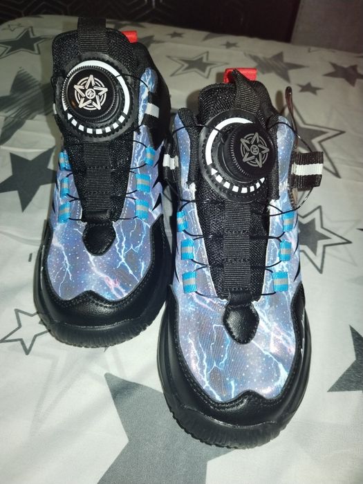 Високи баскетболни маратонки за момче - удобни, дишащи, неплъзгащи се,