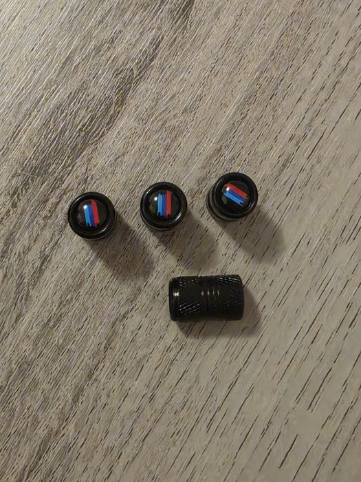 Set Auto - 6 Perii de Curatare, Suport Magnetic cu 2 Magneti pt Telefon + 4 Capace  Valve Metalice