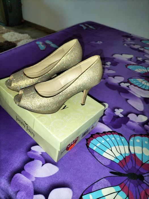 Pantofi numărul 37-38