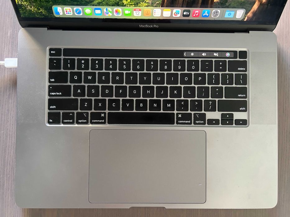 MacBook Pro 16 Touch Bar, Intel i9 2.3 GHz, 16GB, 1TB