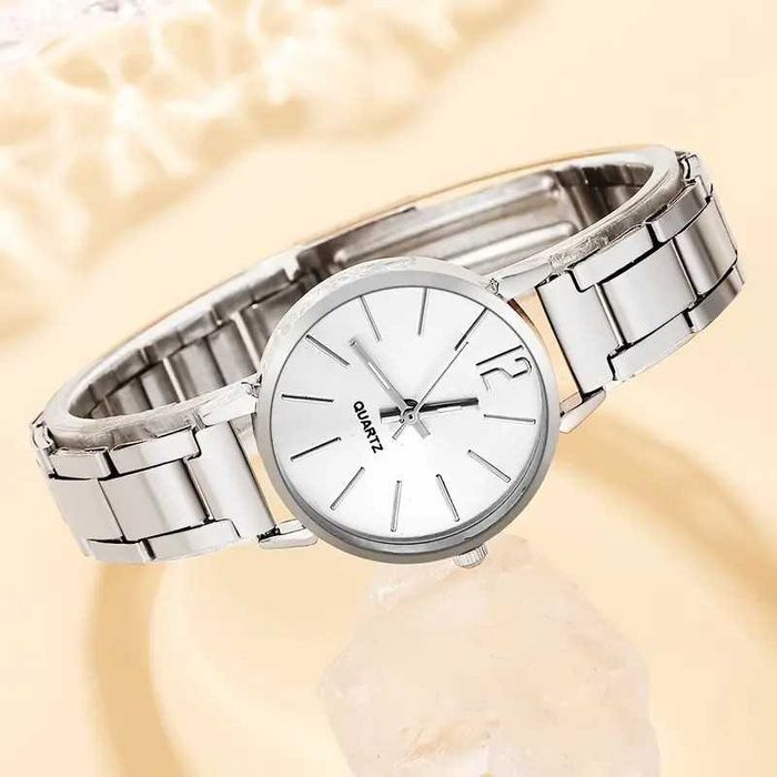 Нов нежен дамски комплект - часовник, колие, гривна, обеци и пръстен