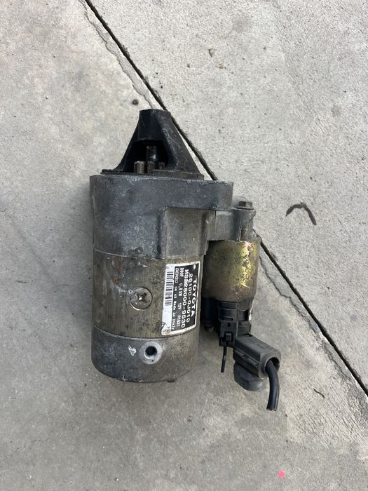 Стартер Toyota Yaris 1.0 бензин