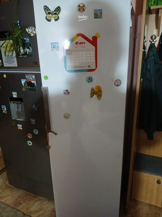 Congelator Beko,8 sertare,stare de funcționare și aspect bună.
