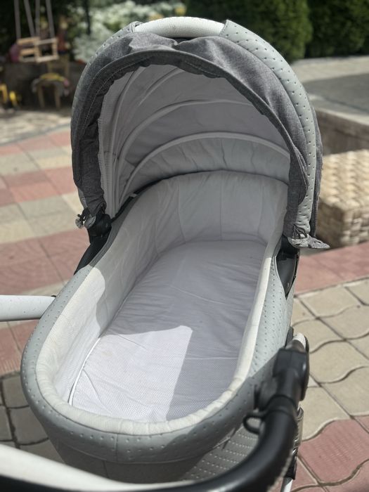 Продам коляску Adamex
