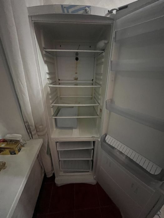 Срочно продам холодильник indesit