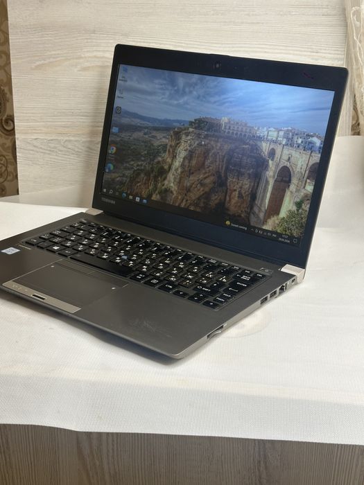 Ультратонкий ноутбук Toshiba Laptop 14 intel Core i5 8/256Gb SSD