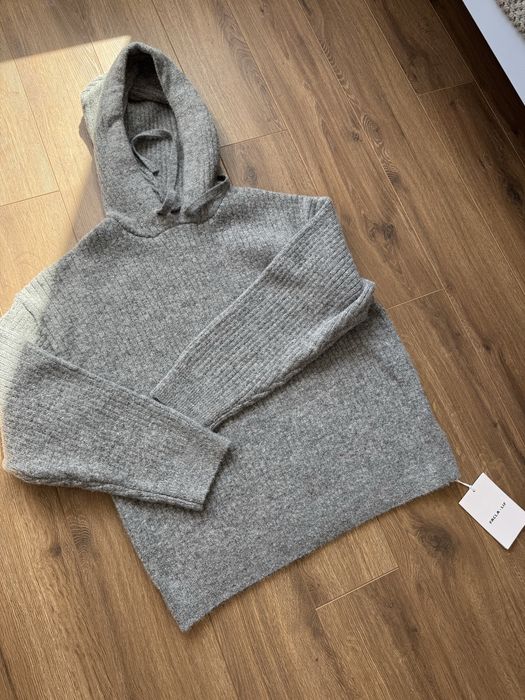 Вязаная тёплая кофта с капюшоном (новая)