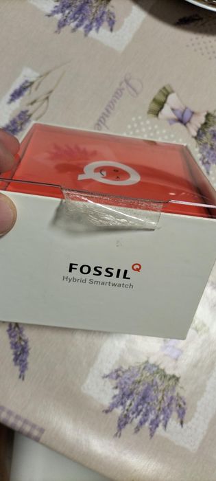 Fossil hibrid nou v/s