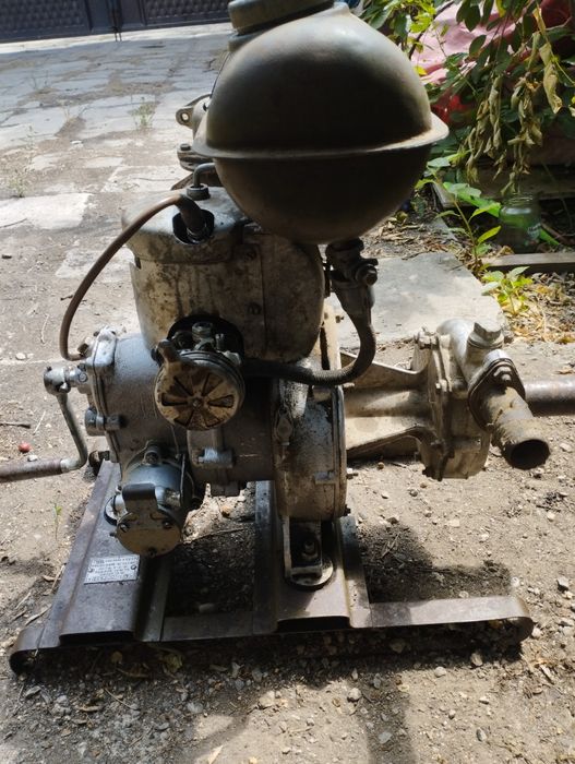 Продам бензиновую помпу