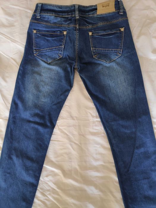 Джинсы Levi's 28 р-р