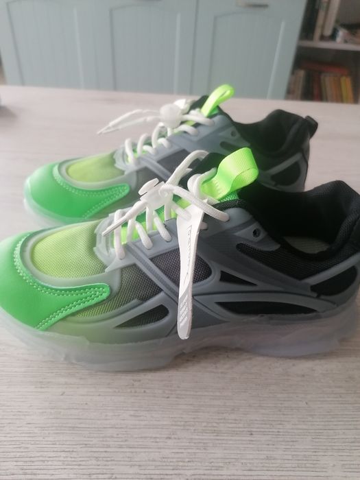 Светещи маратонки с Usb зареждане