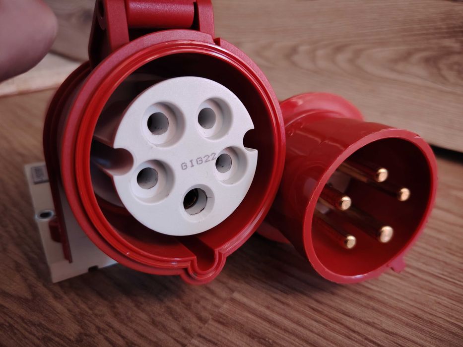 Priza + stecher Mennekes , 3P+N , 32 A , 200 - 415 V