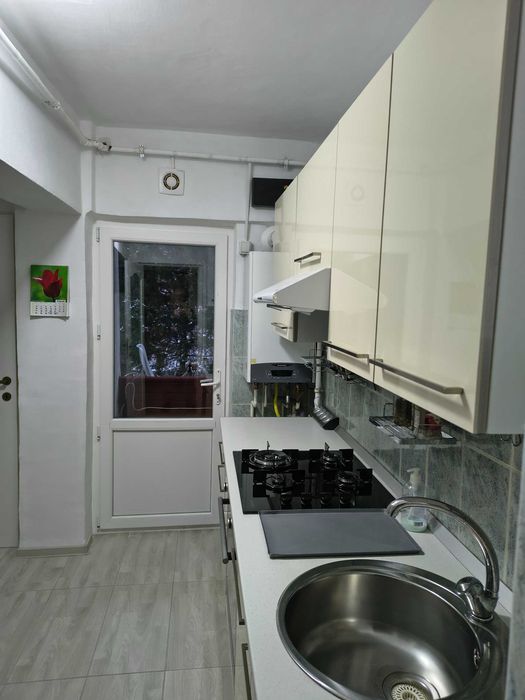 Slanic Moldova, vand apartament mobilat ,3 camere,2 bai,2 balcoane.