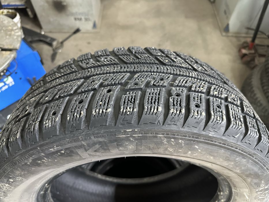 Kumho 215/60/16.     .