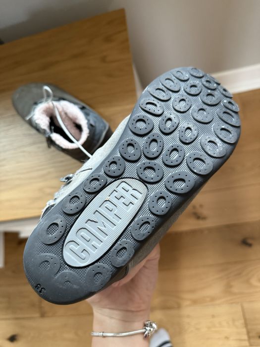 Обувки Camper.
