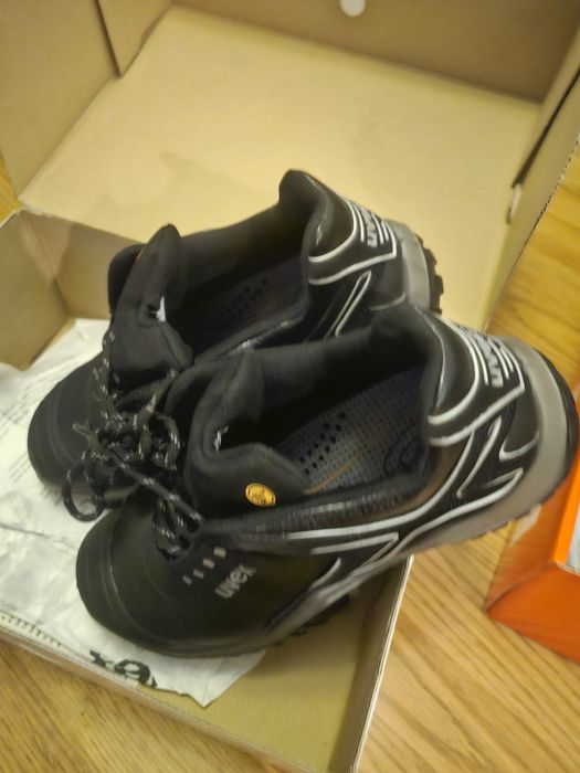 Pantofi de protectie cu bombeu metalic, piele, negru