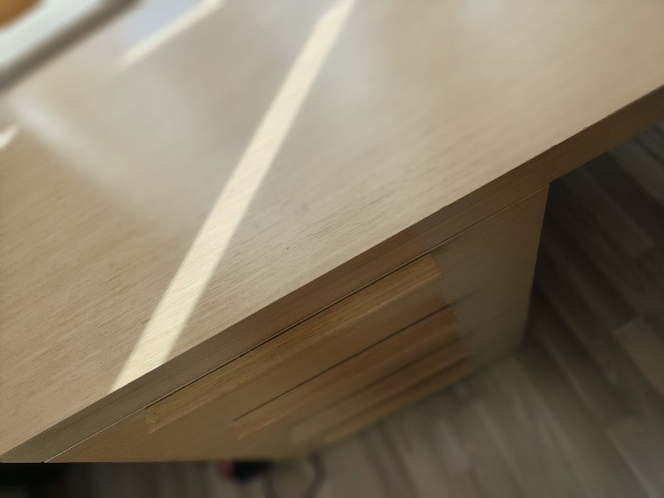 НАМАЛЕНО! Масивно бюро от естествено дърво