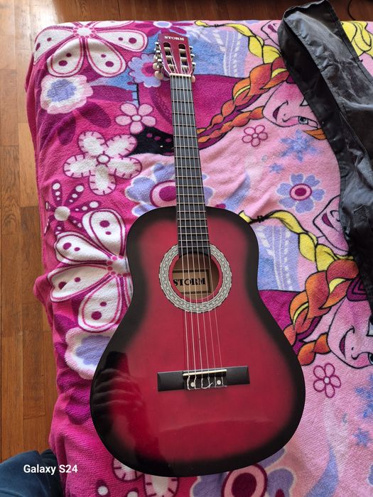 Голяма класическа китара Storm и със калъф към него
