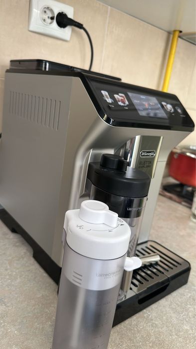 Espressor expresor aparat de cafea tonomat Delonghi elleta explore