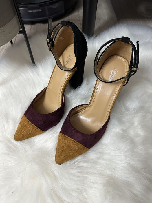 Pantofi cu toc gros din piele naturala