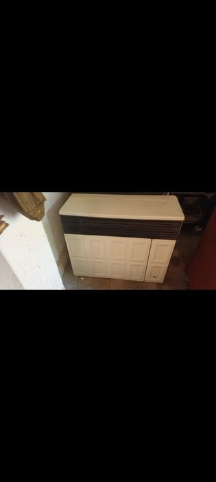 Convector pe gaze Lampart LB La Coș Horn stare bună de funcționare echipat cu kitul de evacuare gaze.