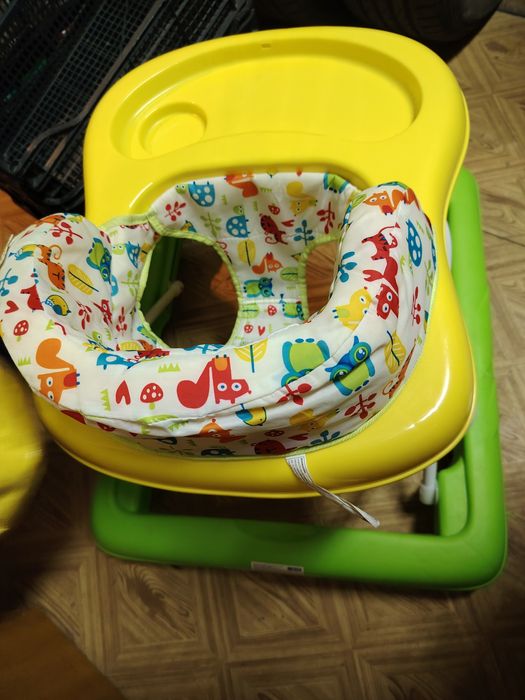 Проходилка, столче за хранене и кола за бутане