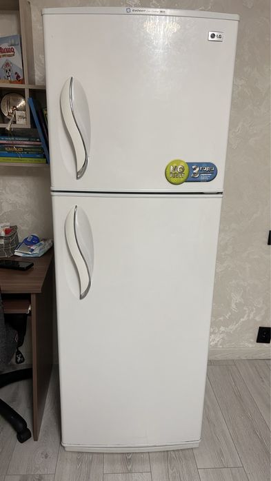 Холодильник LG.
