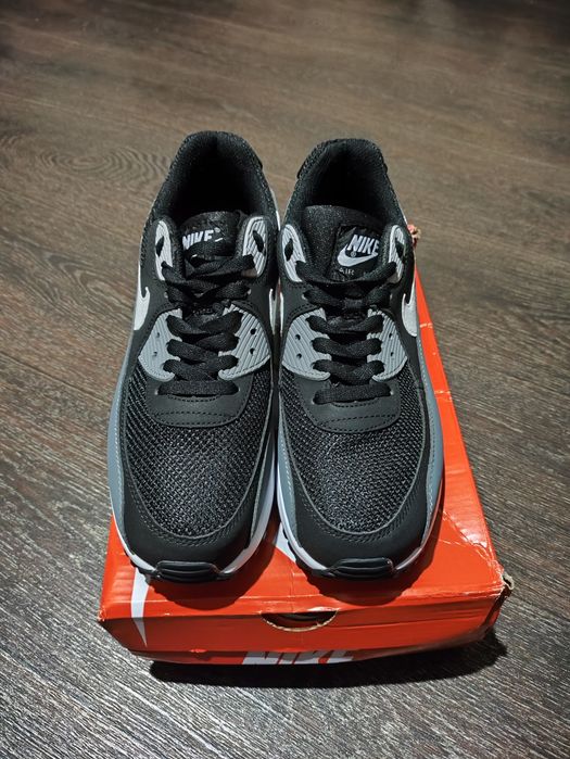 Продам кроссовки nike air max