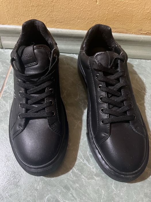 Оригинални  кожени кецове Karl Lagerfeld,37 номер