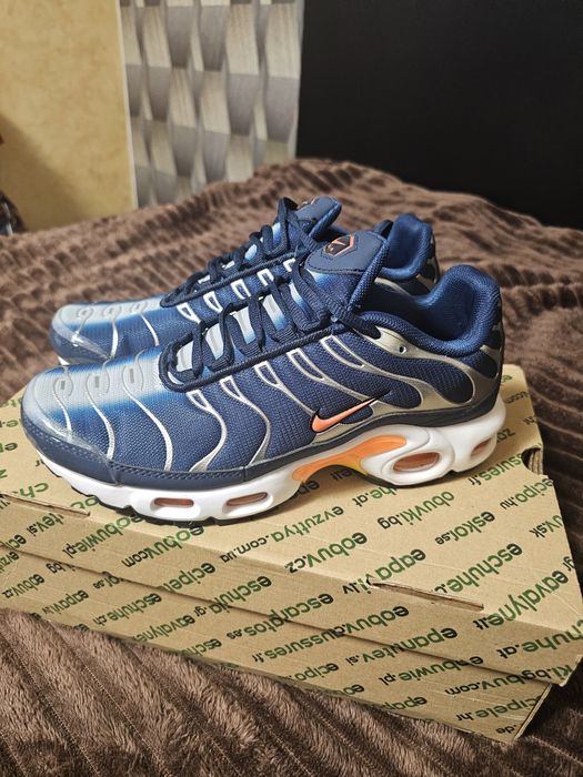Adidasi Nike model Nou