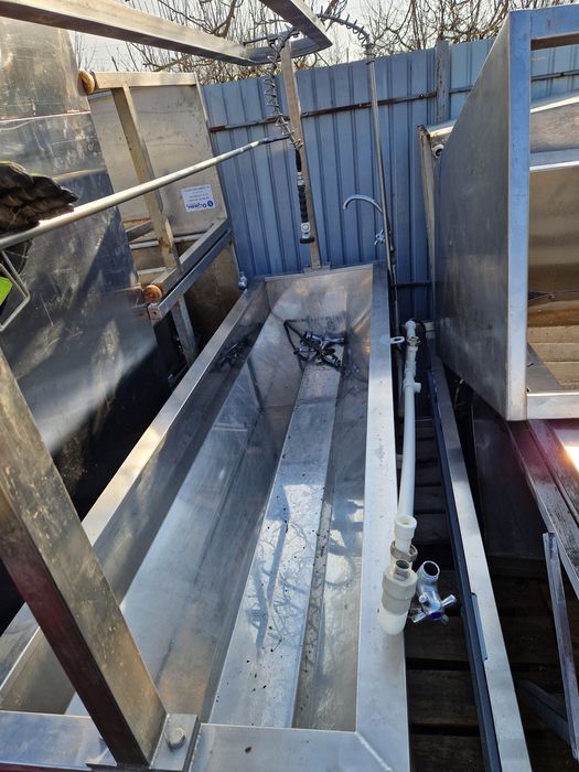 Linie inox/jgheab sacrificare prepelițe/păsări mici 10 cârlige