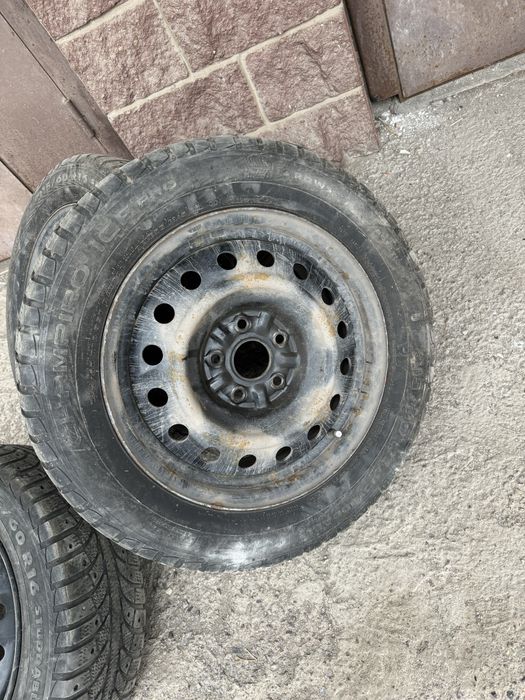 Продам шины с дисками от камри