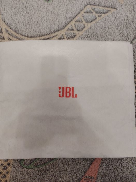 Продам оригинальные наушники JBL