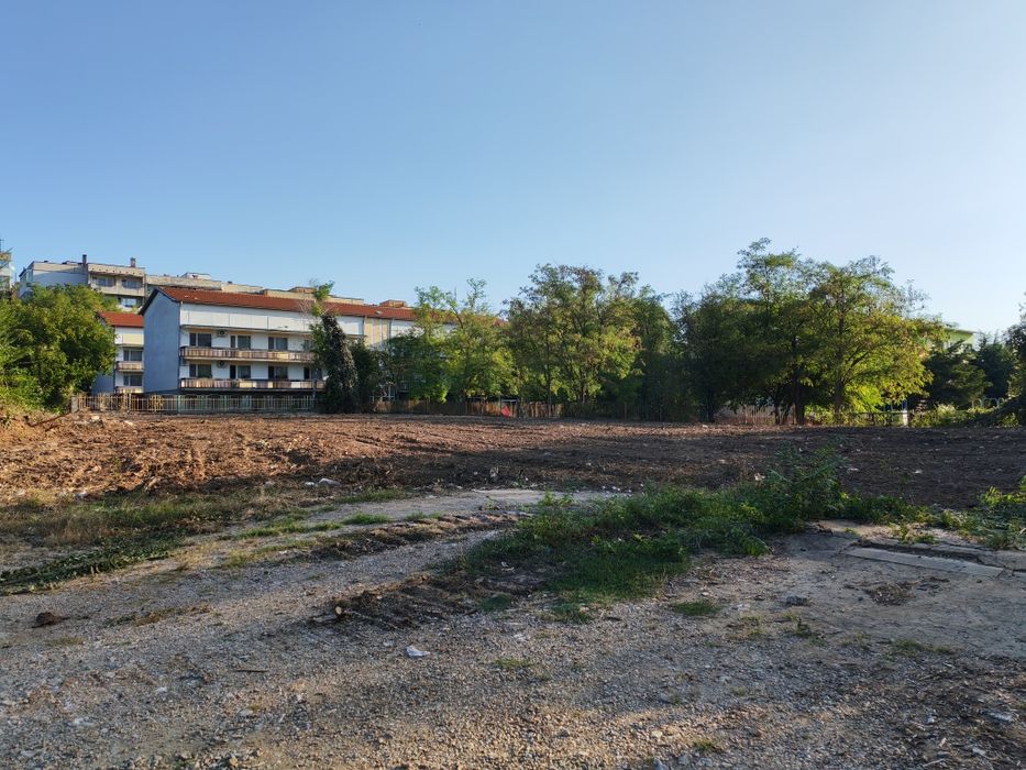 Продава парцел в регулация.
