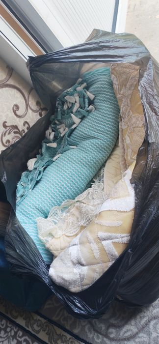 Tekin eski kiyim beriladi
