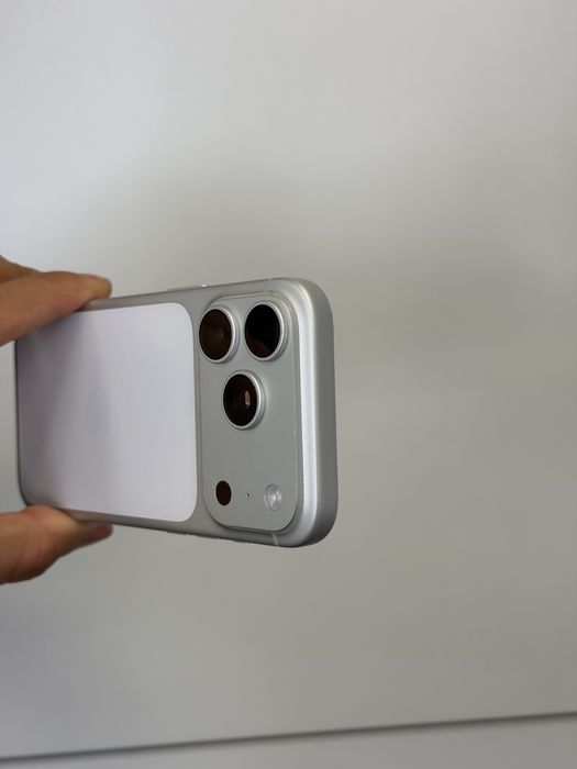 iPhone 17 PRO - 8 цикъла