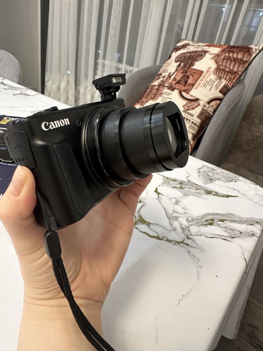 Продаю Canon PowerShot SX740 .