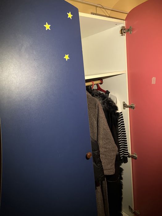 Bolalar shkafi sotiladi