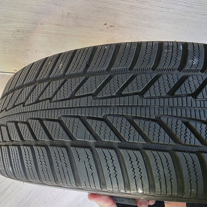 Hankook Ion I*cept 215 45 20 Зимни
