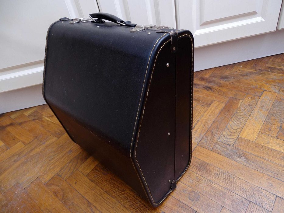 Много запазен куфар