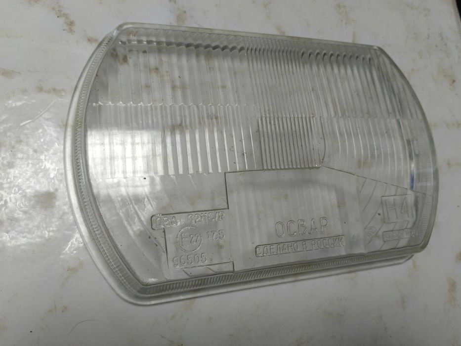 Продам стекло на Москвич