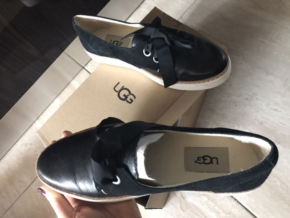 Balerini UGG din piele naturala