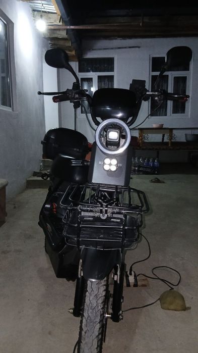 Sukuter  aybi yuq hamma joyi yaxshi ishlashi zo'r