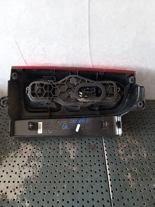Stop tripla lampa dreapta opel zafira e life 001972530 9808243080 002203910 9808243082