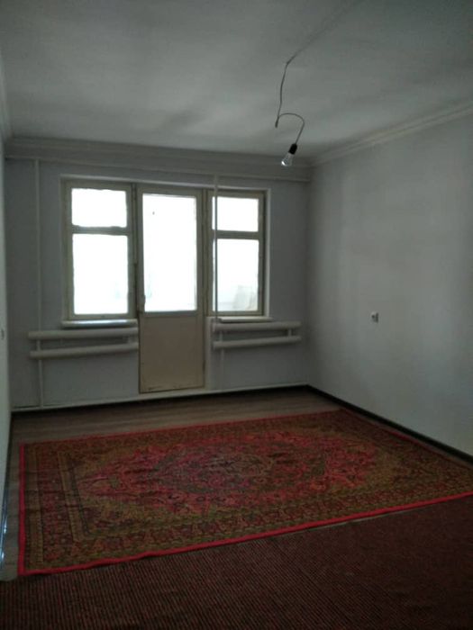22 микрорайонда васток магазиннин артинда 1 этажда квартира сатылады