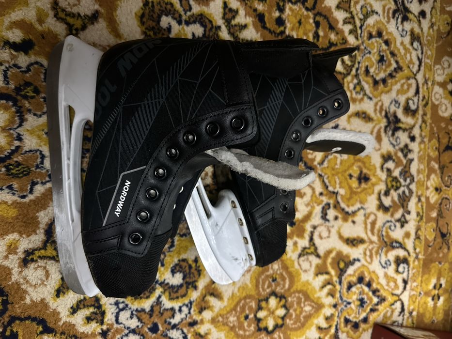 Коньки продам срочно 37 размер